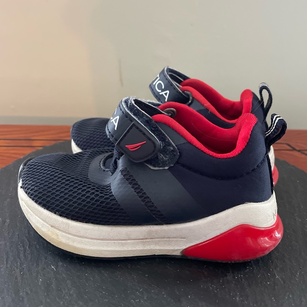 Toddler Size 6 Nautical Light Up Sneakers